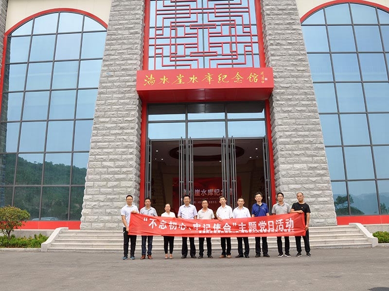 濰坊市人大常委會機(jī)關(guān)黨委與濰坊天瑞重工有限公司黨支部聯(lián)合開展主題黨日活動